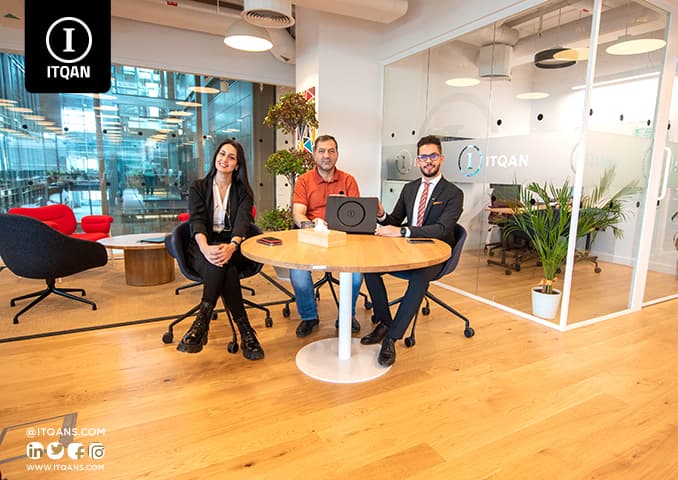 How many partners can there be in the same company?